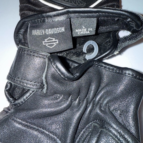 *Never Worn* Harley-Davidson Black and Gray Riding Gloves - Picture 2 of 4